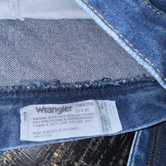 Vintage wrangler cut off Jean shorts - Picture 4 of 4